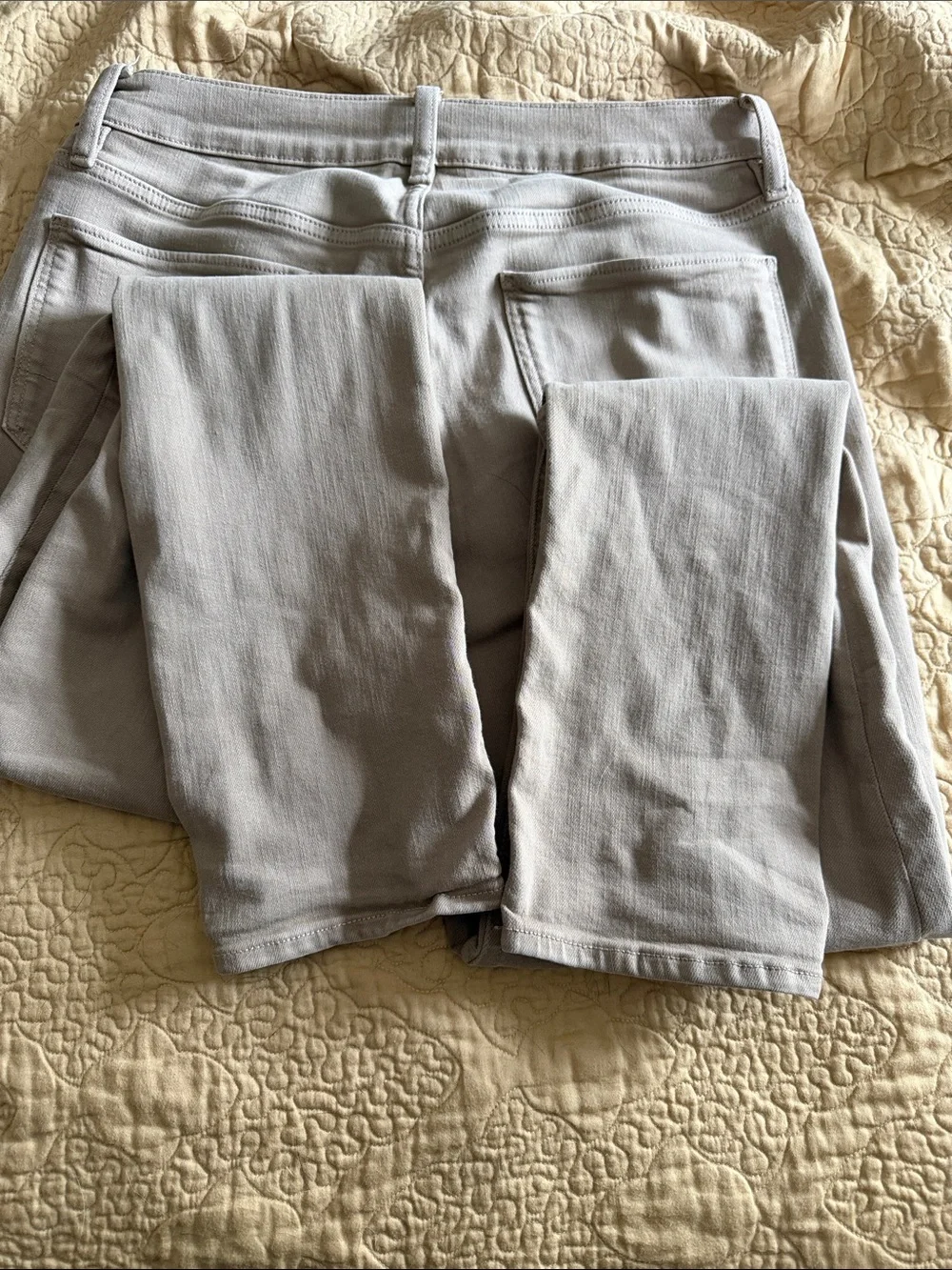 Banana Republic Skinny Fit Mens Jeans in Light Cream. Travel Stretch Jeans